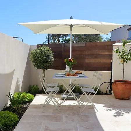 Holiday home Splendid 3-bedroom For 6 People