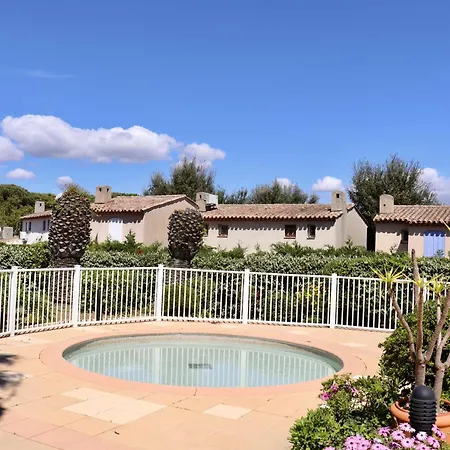 בית נופש Splendid 3-bedroom For 6 People *