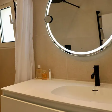 Splendid 3-bedroom For 6 People בית נופש
