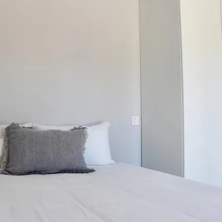 Splendid 3-bedroom For 6 People בית נופש *